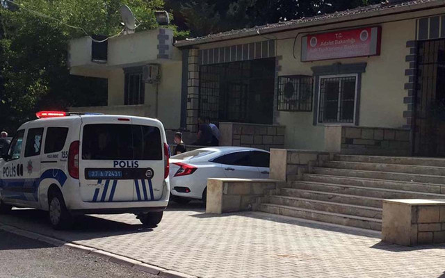 Gaziantep'te motosiklet üzerindeki 2 arkadaş öldü - Resim: 0