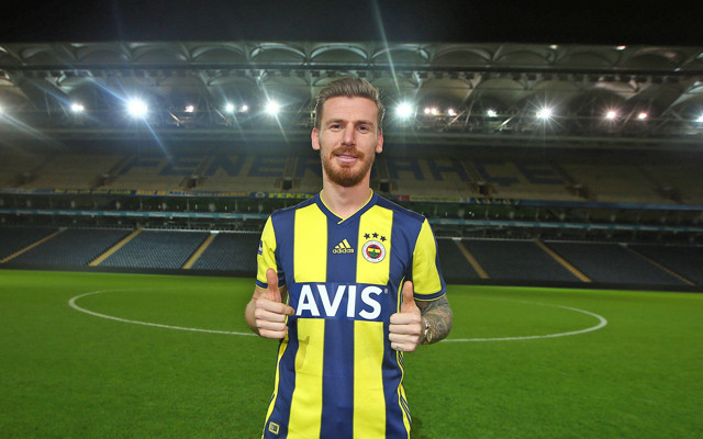 Serdar Aziz, Beşiktaş formasını giymeye hazırlanıyor - Resim: 0