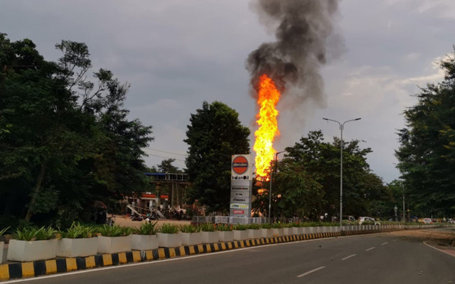 Hindistan'da benzin istasyonunda yaşanan patlamada 8 kişi yaralandı - Resim: 0