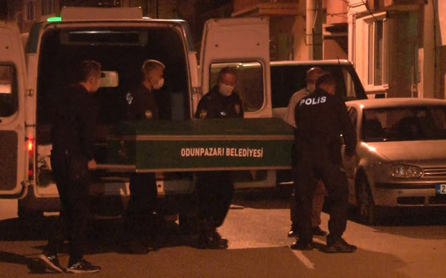 Eskişehir'de ortak kavgası: Kafasına şişeyle vuran adamı öldürdü - Resim: 0