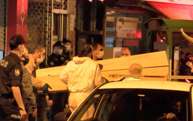 Pendik'te kafede oturan 4 kişiye kurşun yağmuru: 1'i öldü 3'ü yaralandı - Resim: 0