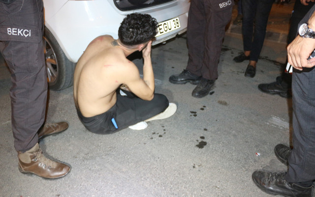 Adana'da yol verme kavgasında balta devreye girdi - Resim: 0