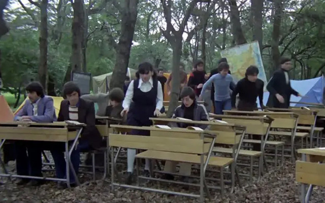 'Hababam Sınıfı' filmi gerçek oldu Kırıkkale'de öğrenciler derslerini bahçede gerçekleştirdi - Resim: 2