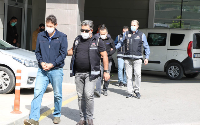 Manisa merkezli 7 ilde ByLock operasyonu: Eski emniyet personeli 16 kişiye gözaltı - Resim: 0