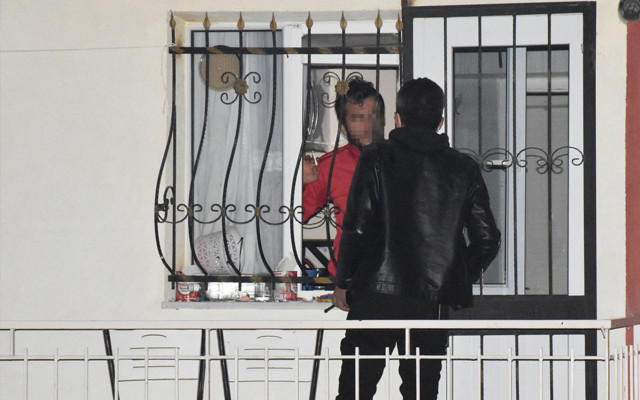 Sivas'ta eşyaları yakıp ikna için gelen kuzenini rehin aldı - Resim: 0