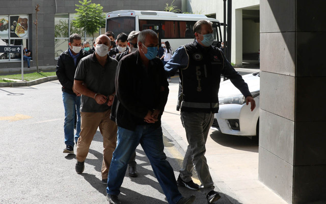 Manisa merkezli 7 ilde ByLock operasyonu: Eski emniyet personeli 16 kişiye gözaltı - Resim: 1