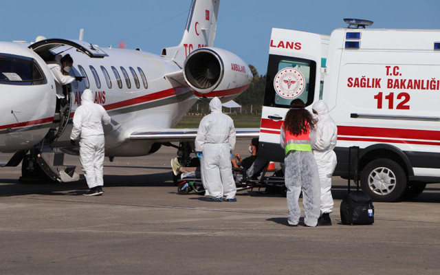 Ülkesinde koronaya yakalanan Afgan doktor ambulans uçakla Samsun’a getirildi - Resim: 2
