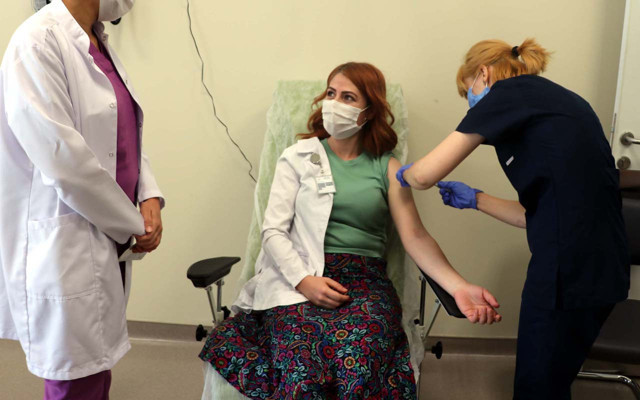 Kayseri Şehir Hastanesi'nde Çin'in geliştirdiği koronavirüs aşısı uygulanmaya başladı - Resim: 0