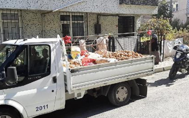 Küçükçekmece'de seyyar satıcı ile zabıta arasında arbede: Çekiçle saldırdılar - Resim: 1