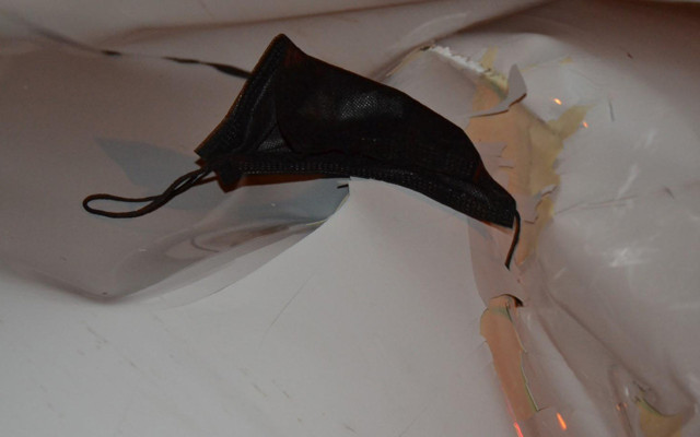 Manisa'da  acı veren ölüm: Otomobil çarpmasıyla ölen gencin maskesi kaputta kaldı - Resim: 1