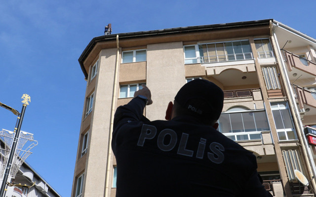 Sivas'ta 'yevmiye' isyanı kalabalığı bir araya topladı sosyal mesafe unutuldu - Resim: 1