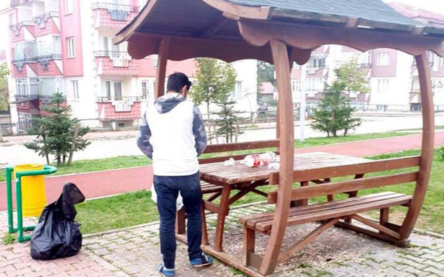 Antalya'da masada bıraktığı çöplerle birlikte cüzdanını unutunca olanlar oldu - Resim: 0