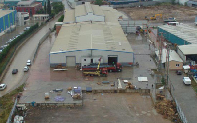 Kocaeli'de inanılmaz olay: Çıkması istenen kiracı fabrikayı söküp götürdü - Resim: 0