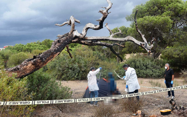 Antalya'da genç adam çadır kurduğu yerin yanındaki ağaca kendini astı - Resim: 1