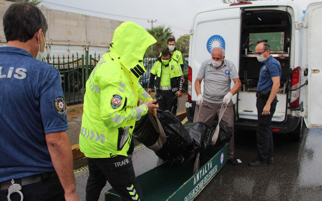 Antalya'da kaldırıma çarpıp tahliye kanalına düşerek öldü - Resim: 0