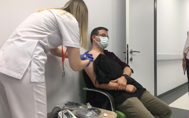 Prof. Dr. Uğur Şahin'in Almanya'da geliştirdiği koronavirüs aşısı Kocaeli'de uygulandı - Resim: 1