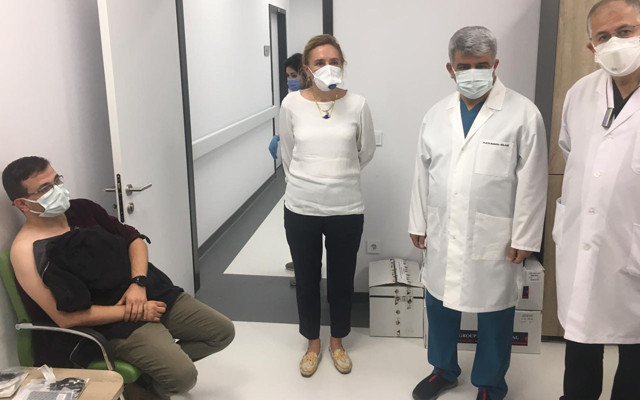 Prof. Dr. Uğur Şahin'in Almanya'da geliştirdiği koronavirüs aşısı Kocaeli'de uygulandı - Resim: 0