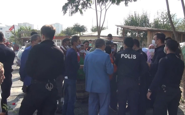 Esenyurt'ta 'hediye' cinayeti! Komşusu kadın kalbinden bıçakladı - Resim: 0