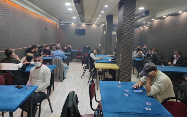 Eskişehir'de dernek binasına ikinci kez baskın: 33 kişiye ceza yağmuru - Resim: 0