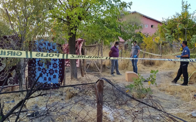 Adıyaman'da 17 yaşındaki genç kendini dut ağacına asarak intihar etti - Resim: 1