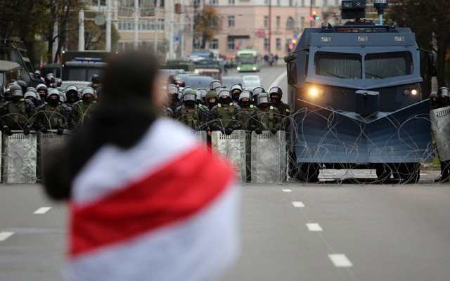 Belarus sokakları savaş alanına döndü: Lukaşenko'ya verilen 'istifa süresi' dolunca... - Resim: 0