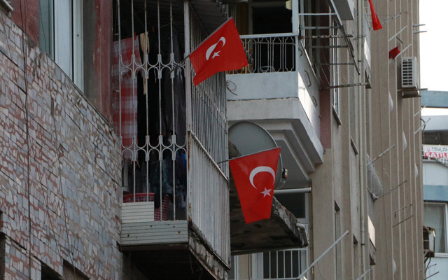 Hatay'da patlamanın yaşandığı caddede teröre 'Türk Bayraklı' tepki - Resim: 0