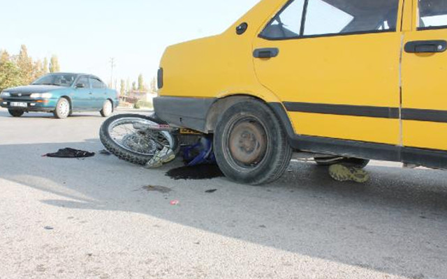 Aksaray'daki kazada sürücüler arasında ilginç diyalog: Geldin otomobilin altına girdin... - Resim: 1
