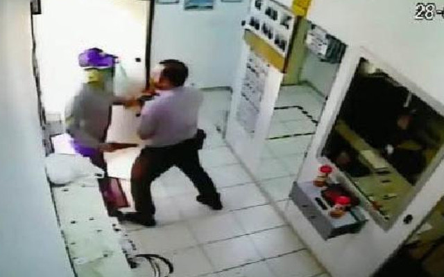 Denizli'de 'film gibi soygun' girişiminde hırsızlardan biri bakın kim çıktı! - Resim: 0