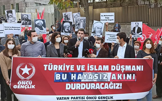 Vatan Partisi’nden Fransa Büyükelçiliği önünde protesto: İslam düşmanı ırkçı Macron - Resim: 0