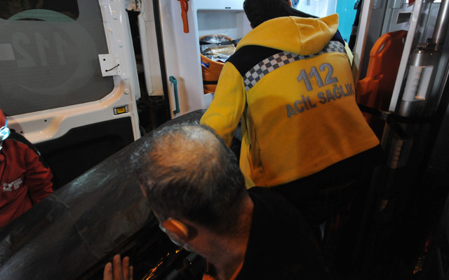 İzmir'de deprem sonrası enkaz altından acı haber: Market kasiyeri cansız bulundu - Resim: 0