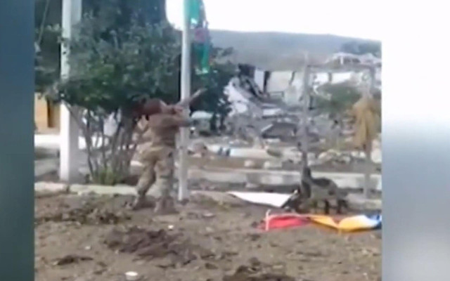 Azerbaycan bayrağını Sukavuşan’a böyle dikmişti! O asker şehit düştü - Resim: 1