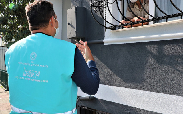 Sultanbeyli’de izolasyon kurallarına uymayan 22 kişi yurtlara yerleştirildi - Resim: 0