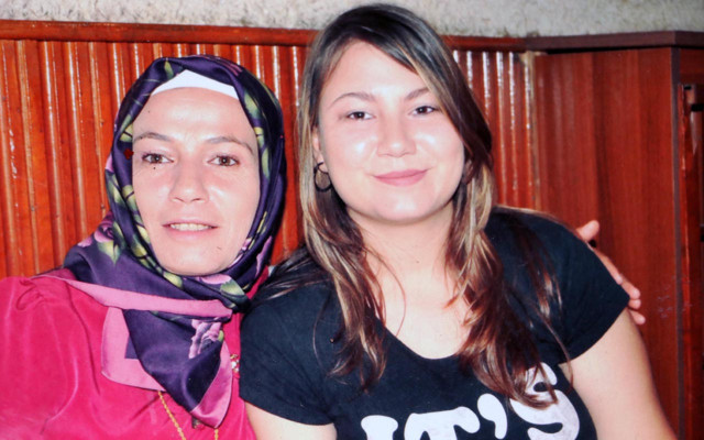 Eskişehir'de 15 yaşındaki kızları evden kaçan aile perişan oldu 'Ne olursun eve dön' - Resim: 0