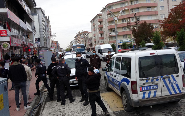 Van'da kasap kardeşlere kanlı saldırı: Yol ortasında öldürüldüler - Resim: 0