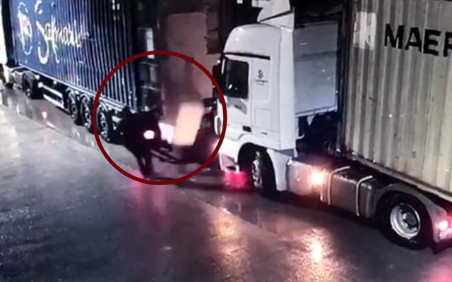 Kahramanmaraş'ta akılalmaz ölüm: Pamuk balyası üzerine düştü - Resim: 0