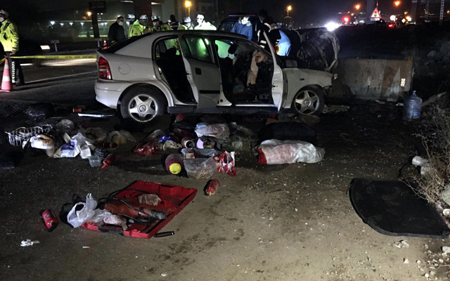 Ankara'da bariyerlere çarpan otomobilde ölüm vuku buldu - Resim: 1