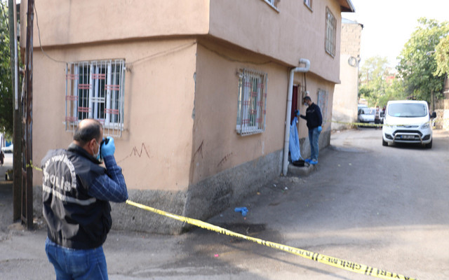 Kahramanmaraş'ta 21 yaşındaki genç kızın sokak ortasında cansız bedeni bulundu - Resim: 0