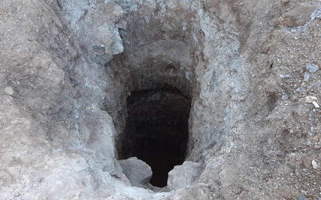 Eskişehir'de defineciler tam takım! Açtıkları çukur 'pes' dedirtiyor - Resim: 1