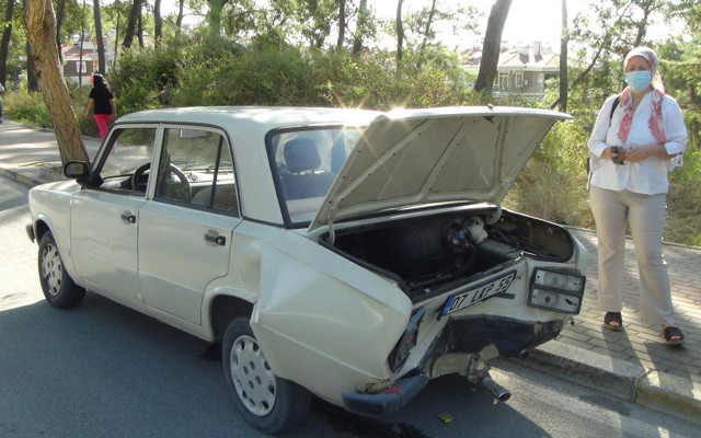 Antalya'da trafik kazasını izlemek için frene basınca olanlar oldu - Resim: 1