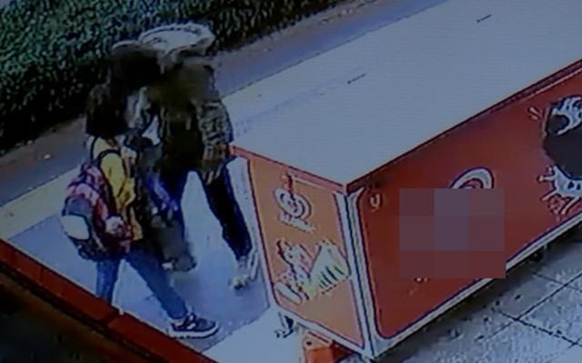 Diyarbakır'da yolda küçük kızın suratına tüküren şahıs markette o anları izledi - Resim: 1