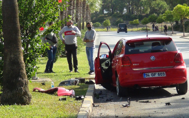 Antalya'da trafik kazasını izlemek için frene basınca olanlar oldu - Resim: 0