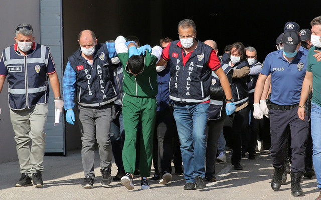 Antalya'da balıkçıların kavgasında ortalık savaş alanına döndü! 19 gözaltı - Resim: 0