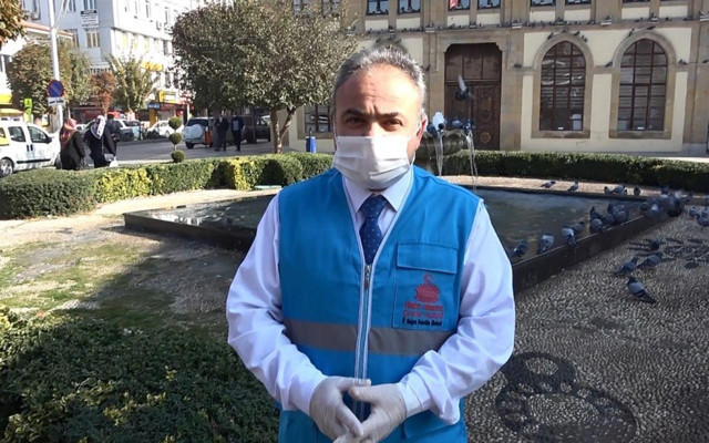 Çorum'da belediye başkan yardımcısı caddede sigara içen gence sordu: Delikanlı... - Resim: 0