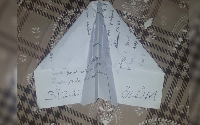 Diyarbakır HDP binası önünde evlat nöbeti tutan aileye terör örgütü PKK'dan ölüm tehdidi - Resim: 0