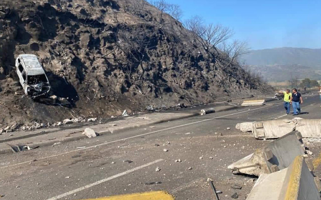 Meksika'da devrilen tanker faciası! 14 kişi yanarak hayatını kaybetti - Resim: 0