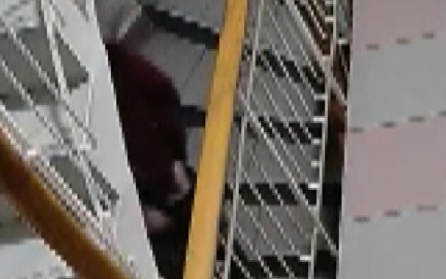 Beşiktaş'ta kuryenin yaptığı iğrençlik! Siparişi teslim etti binaya tuvaletini yaptı - Resim: 1