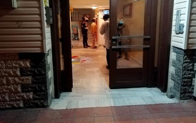 Karabük'te komşular polisi aradı! Tartıştığı kocasını sırtından bıçakladı - Resim: 0