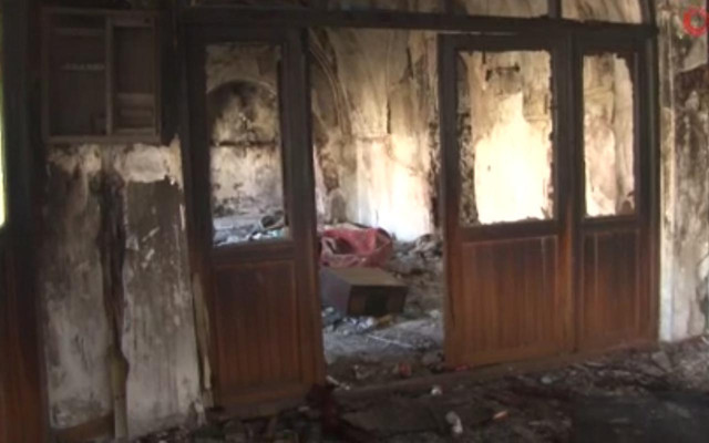 Siirt'te 130 yıllık tarihi camiye çirkin saldırı - Resim: 1