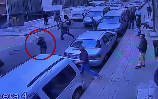 Kağıthane'de maganda dehşeti! Motosikletine çarpılınca deliye döndü ateş açtı - Resim: 0