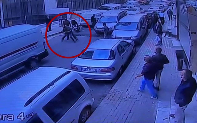 Kağıthane'de maganda dehşeti! Motosikletine çarpılınca deliye döndü ateş açtı - Resim: 1